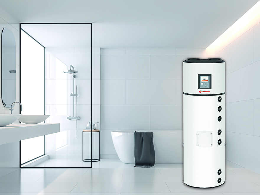 Hot domestic water heater with integrated air/water heat pump
