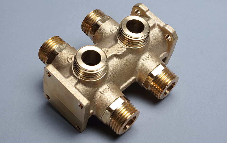 Compact 6-way zone valve